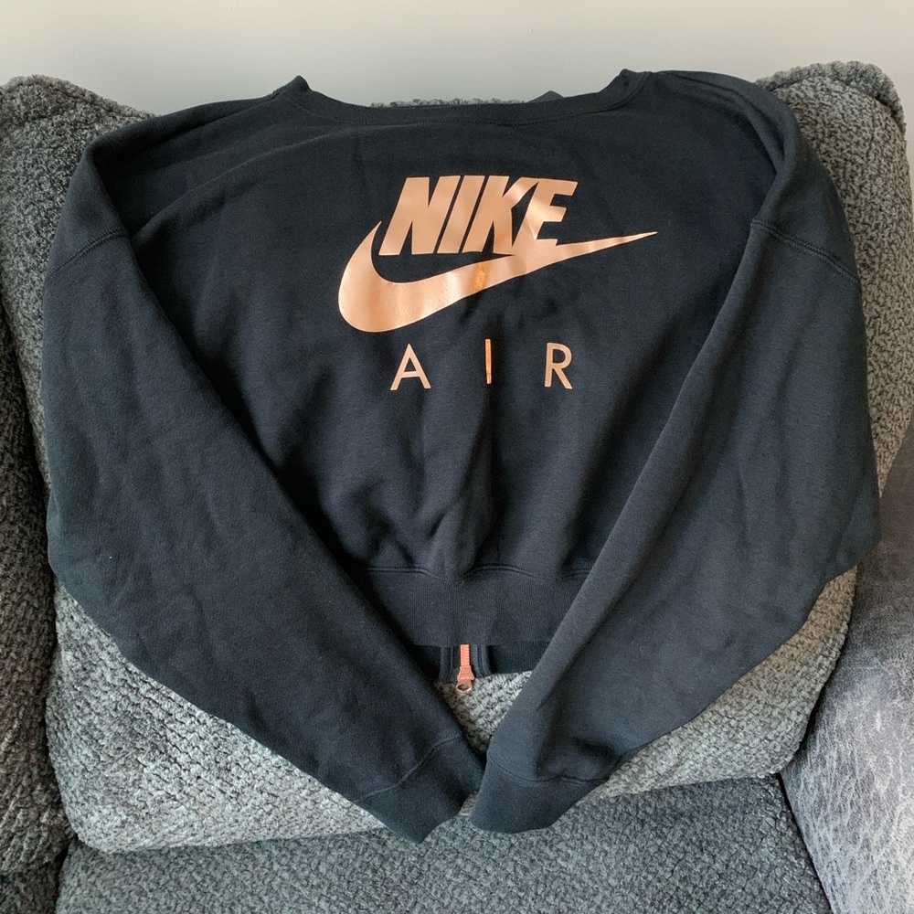 Nike Women’s Black/Rose Gold Cropped Sweatshirt